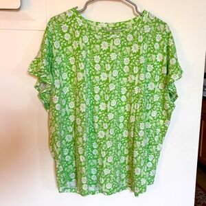 5/$25 Crown & Ivy flowy t shirt